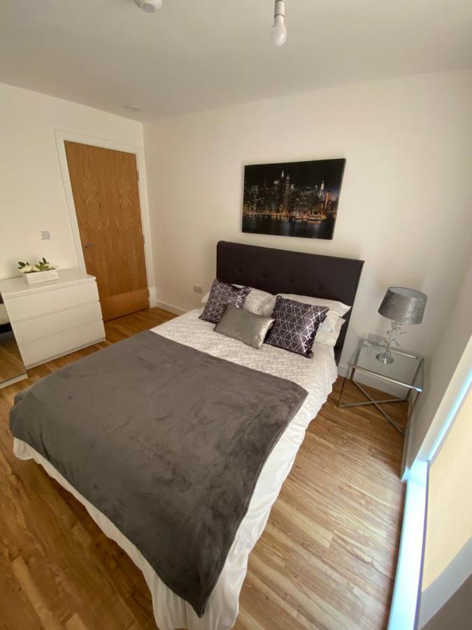 1 Bedroom Lovely In Salford Quays Free Street Parking Subject To Availability Apartamento *
