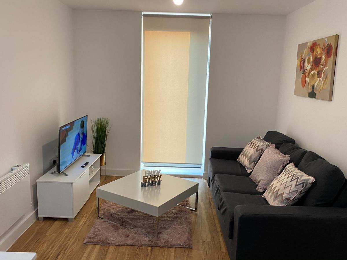 1 Bedroom Lovely In Salford Quays Free Street Parking Subject To Availability Apartamento