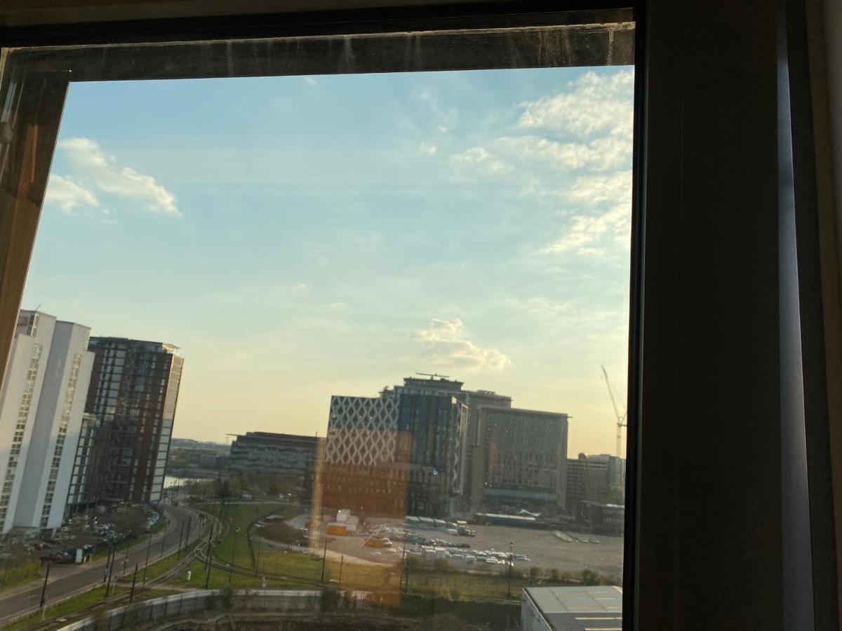 Apartamento 1 Bedroom Lovely In Salford Quays Free Street Parking Subject To Availability *
