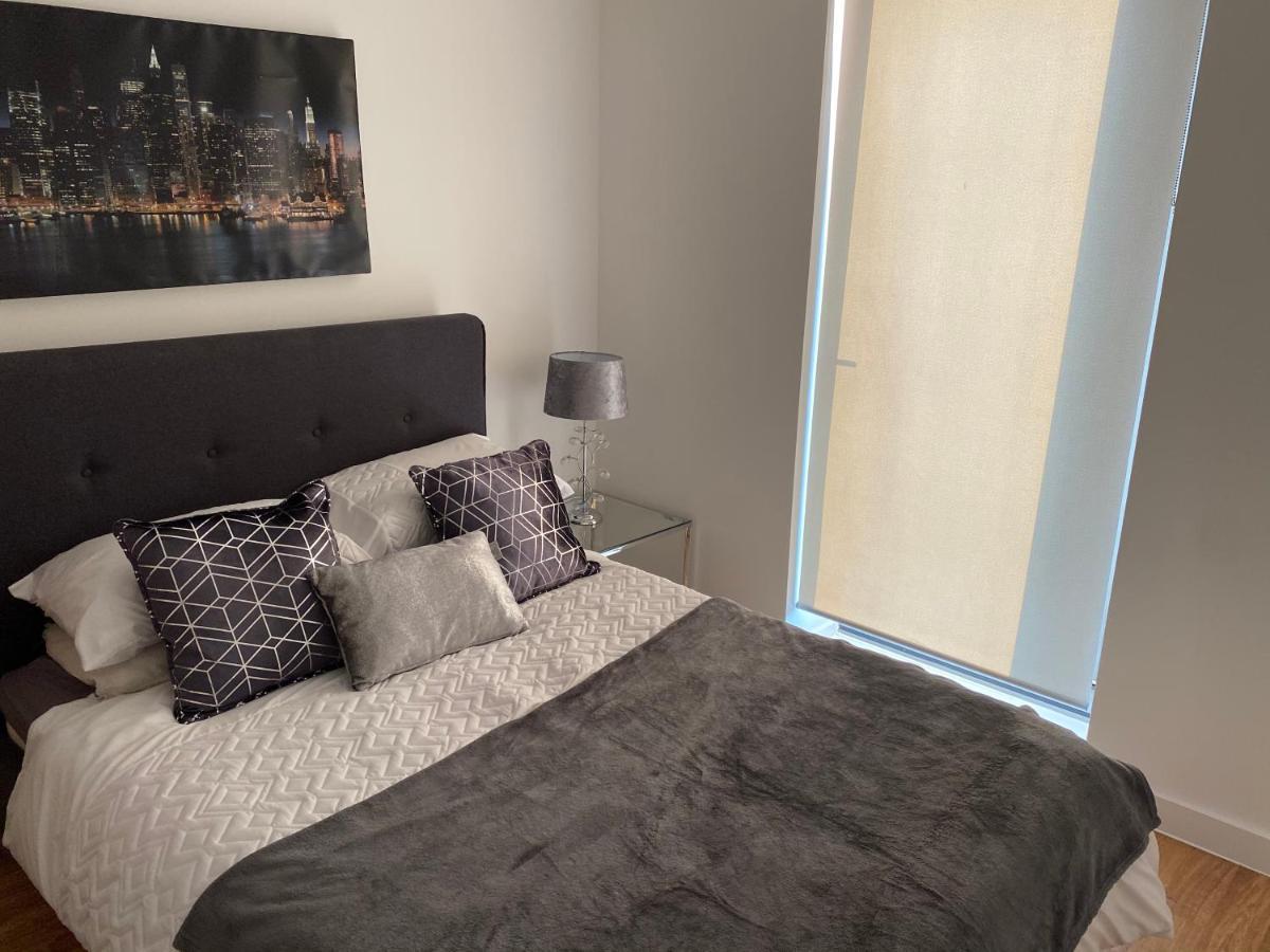 Apartamento 1 Bedroom Lovely In Salford Quays Free Street Parking Subject To Availability