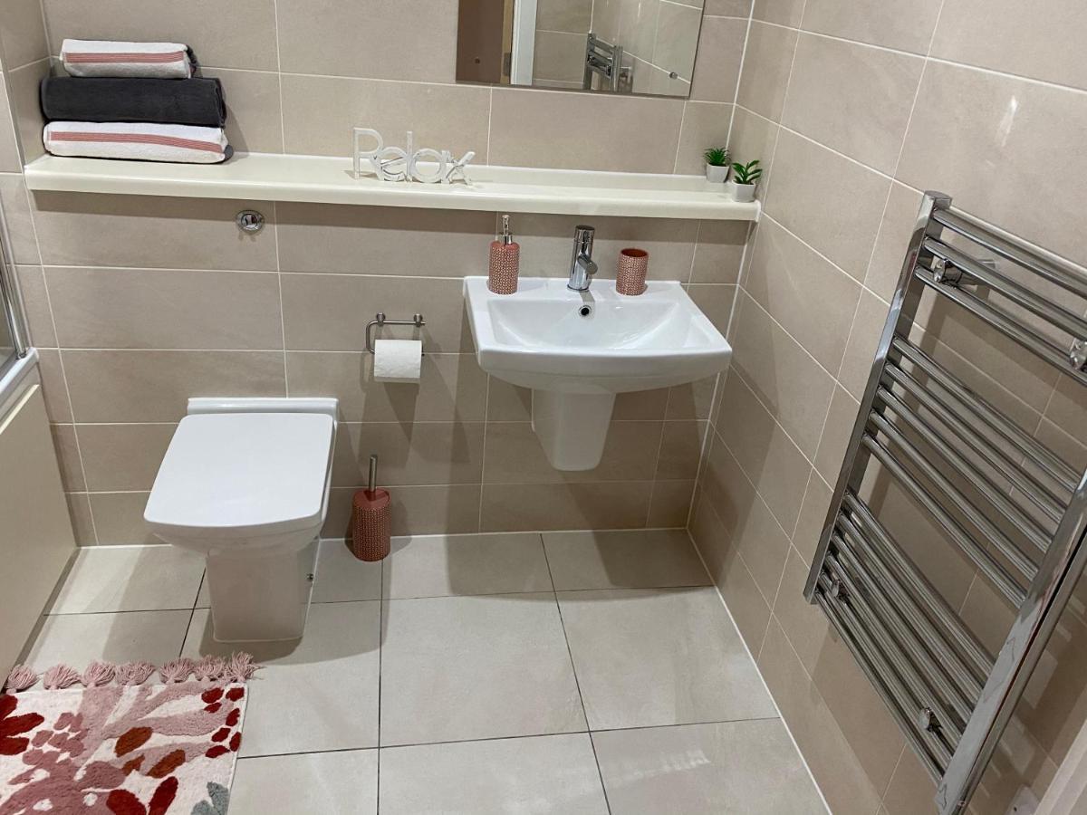 Apartamento 1 Bedroom Lovely In Salford Quays Free Street Parking Subject To Availability Manchester